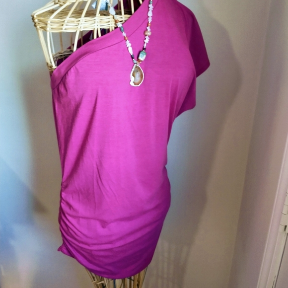 Top NWOT One sleeve tee - Picture 3 of 9